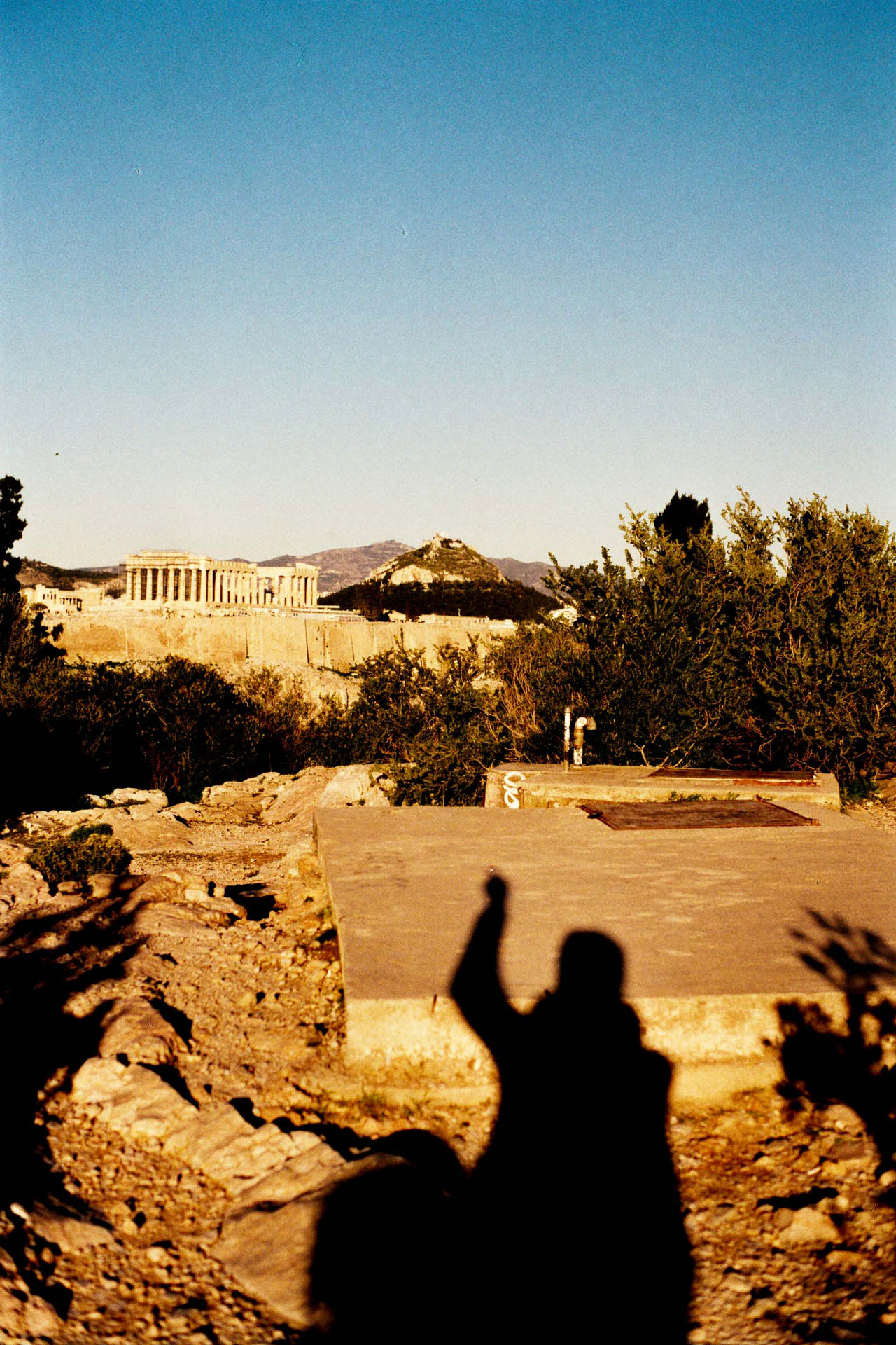 Vista lejana del Partenón.