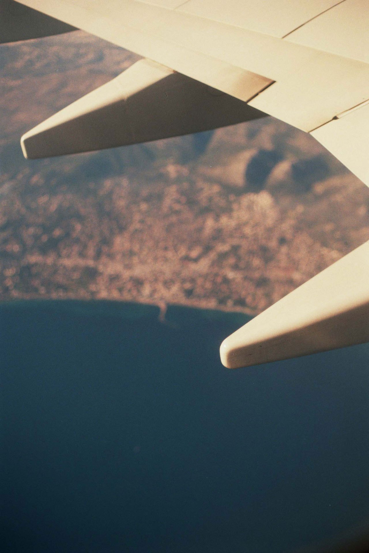 Vista del ala de un avión.